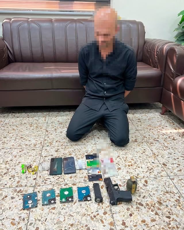 الإطاحة بسائق مركبة بحوزته مواد مخدرة وأسلحة غير مرخصة شرق العاصمة - الإطاحة بسائق مركبة بحوزته مواد مخدرة وأسلحة غير مرخصة شرق العاصمة - الإطاحة بسائق مركبة بحوزته مواد مخدرة وأسلحة غير مرخصة شرق العاصمة - الإطاحة بسائق مركبة بحوزته مواد مخدرة وأسلحة غير مرخصة شرق العاصمة - الإطاحة بسائق مركبة بحوزته مواد مخدرة وأسلحة غير مرخصة شرق العاصمة - Driver Arrested with Narcotics and Unlicensed Weapons in Eastern Baghdad - Driver Arrested with Narcotics and Unlicensed Weapons in Eastern Baghdad