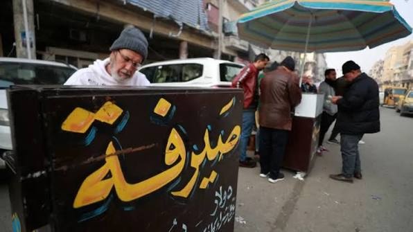 تراجع نسبي لسعر الدولار في الأسواق العراقية وسط حملات أمنية لملاحقة الصيرفات المخالفة - سعر الدولار - الدينار العراقي - الأسواق العراقية - مكاتب الصيرفة - Dollar Rate - Iraqi Dinar