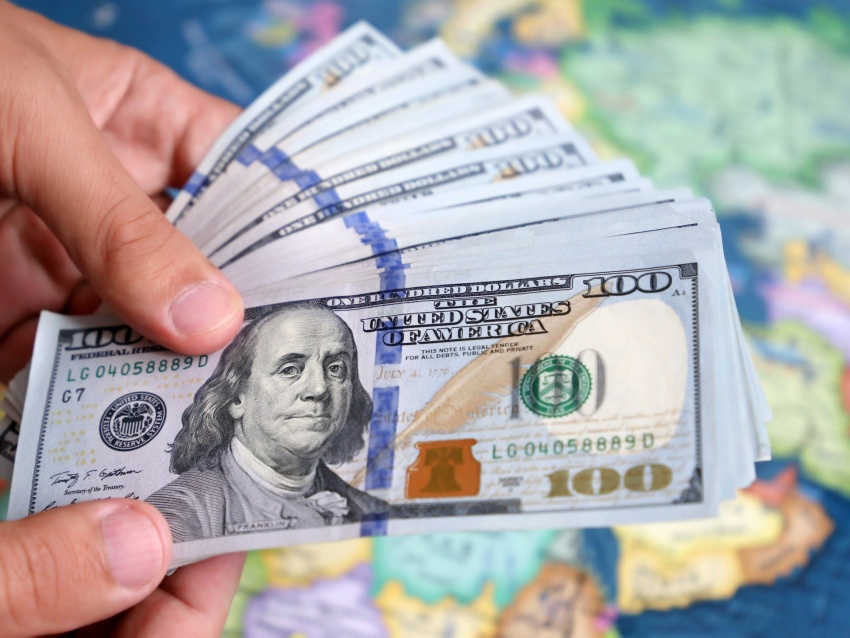 خبراء يطرحون تساؤلات حول احتمالية تعديل سعر صرف الدينار العراقي مجدداً - البنك المركزي - سعر الصرف - الدينار العراقي - السياسة النقدية - Central Bank - Exchange Rate
