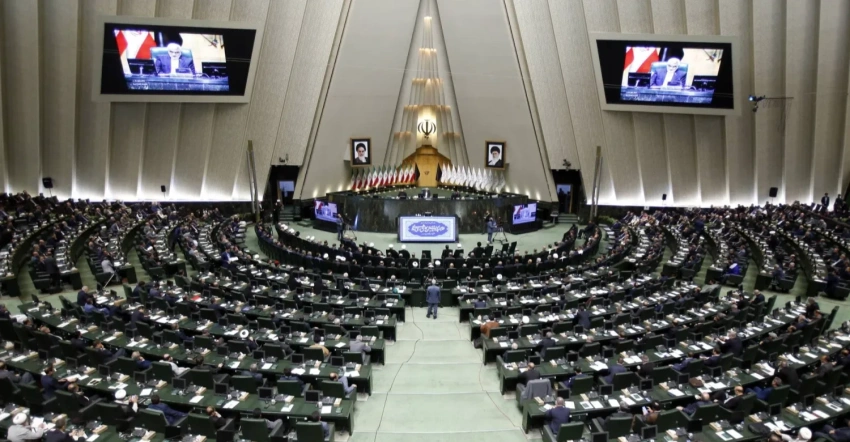 البرلمان الإيراني يعتزم إجراء أول تصويت إلكتروني لمنح الثقة لوزير الدفاع المرتقب - إيران - البرلمان الإيراني - وزارة الدفاع - تصويت إلكتروني - Iran - Iranian parliament