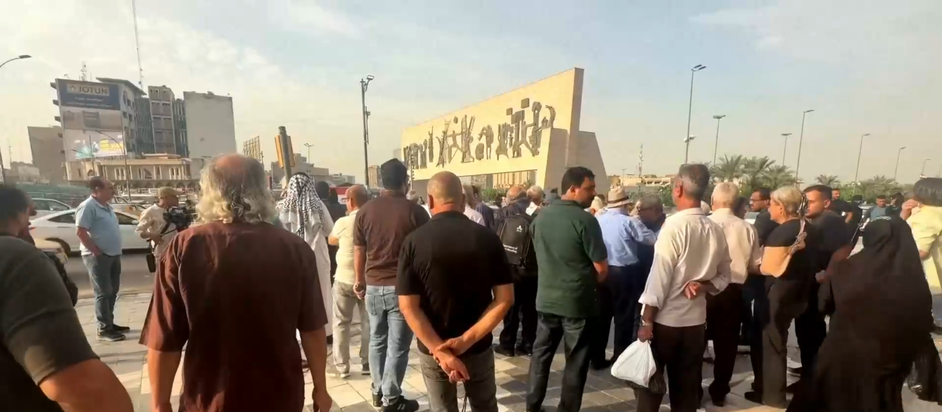 العراق: تظاهرات في العاصمة بغداد احتجاجاً على قرار خفض قيمة العملة الوطنية - العراق - بغداد - الدينار العراقي - وزارة المالية - Iraq - Baghdad
